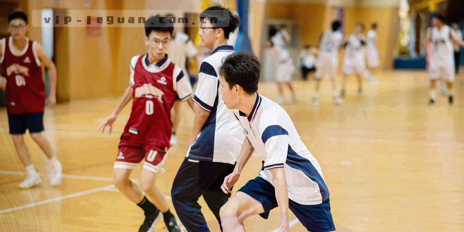 横向线条构成的时间轴，有多个光点节点